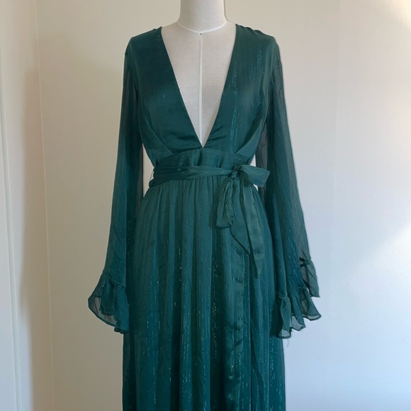 EMERALD PLUNGE THIGH SPLIT DRESS - Picture 4 of 7